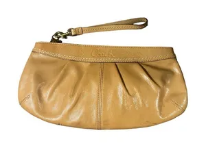 ✨Coach Clutch✨ thumbnail 1