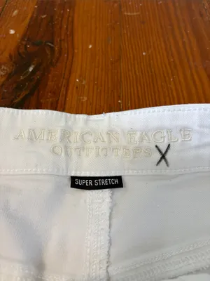American Eagle Super Stretch White Denim Shorts Casual Summer Size 14 thumbnail 2