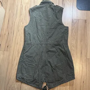 Levi's Olive Green Sleeveless Utility Vest • Preowned thumbnail 2