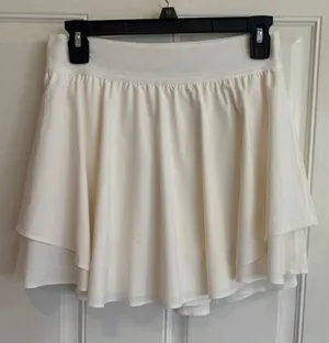 Size 6 Lululemon Solid White Court Rival High Rise Skirt thumbnail 1