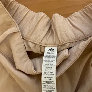 Alo Yoga High-Waist Dreamscape Trouser (Short) Macadamia XXS thumbnail 3