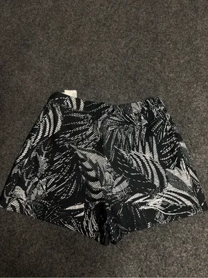 Hollister Navy and White High-Waist Printed Women's Shorts thumbnail 2