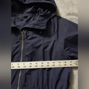 Lululemon Women’s Pack & Glyde Hooded Jacket‎ Windbreaker Navy Blue Size 4 thumbnail 5