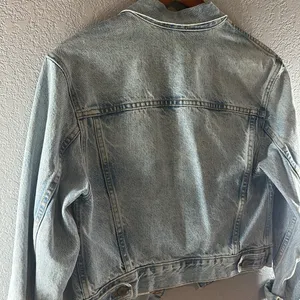 Brandy Melville John Galt Cropped Denim Jacket thumbnail 10