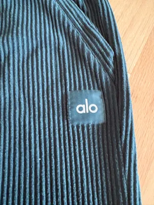 Alo Yoga Midnight Green Muse Set thumbnail 10