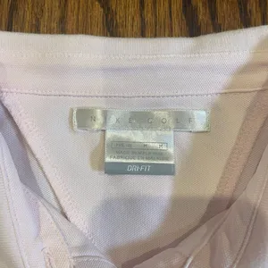 Nike Golf Women's Light Pink Dri-Fit Short Sleeve Polo Shirt Size M thumbnail 2