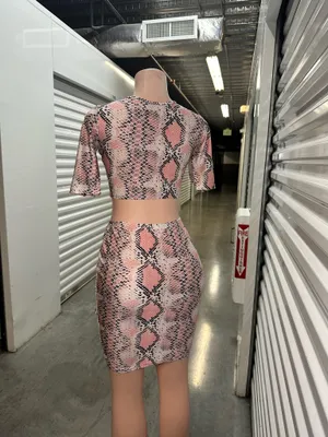 Pink Snakeskin 2-Piece Set 🐍 Sexy DIY Halloween Costume Idea thumbnail 6