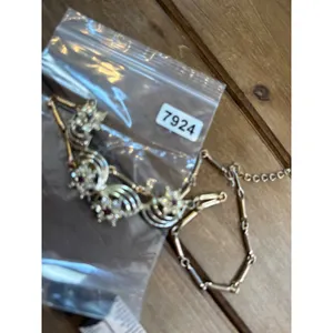 Vintage (unsigned Coro??) Gold-Tone Floral Crystal Necklace With Purple Accents thumbnail 4