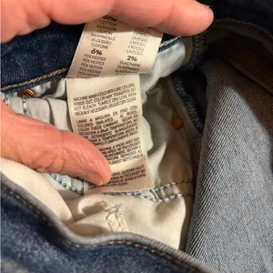 Mother Tomcat Ankle Fray Jeans in Let’s Just Be Friends thumbnail 10