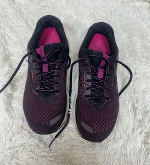 Brooks Ghost 12 Women's Black and Magenta Running Sneakers thumbnail 1