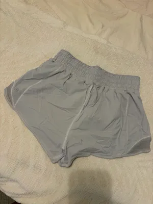 White Lululemon Hotty Hot 2.5" Low-Rise Shorts thumbnail 7