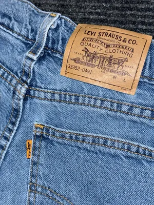Vintage 90s Levi’s Relaxed Fit Orange Tab Denim Shorts Sz 25 High Rise Jorts thumbnail 3