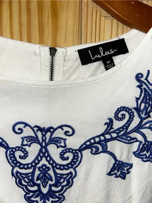 Lulu*s White Short Sleeve Embroidered Dress NWT thumbnail 2
