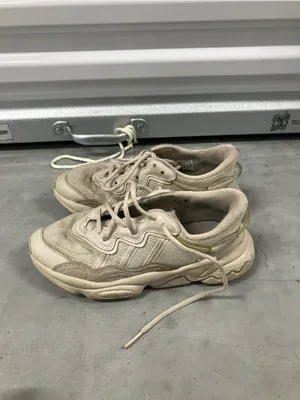 Adidas Originals-Ozweego Taupe Sneakers thumbnail 3