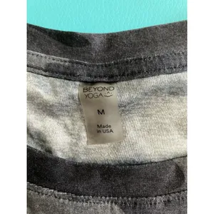 Beyond Yoga Women's M Gray/Black Camo Cropped Tank Top Crew Neck Sleeveless thumbnail 2