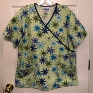 SB Scrubs Floral Scrub Top Sz M thumbnail 1