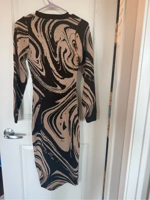 PrettyLittleThing Black & Beige Marble-Print Midi Dress thumbnail 4
