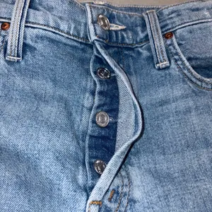 Mother Superior The Tomcat Distressed Straight Leg Ankle Jean in Confession Wash 28 thumbnail 8