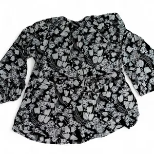 Motherhood Maternity Black & White Floral Women's Cotton Blouse thumbnail 3