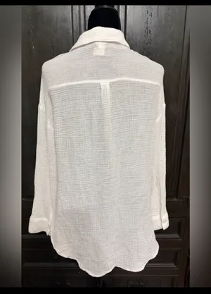 Shade shore Button down crinkle gauze Long sleeve White blouse - Size Small. ***Refer to measurement’s. Gently warn and like new condition. polyester. Measurements approximately 20” from armpit to armpit x 26” long. Non-smoking home . Priced at as is condition. Don’t like my price make a reasonable offer! And thank you for checking my closet! thumbnail 2