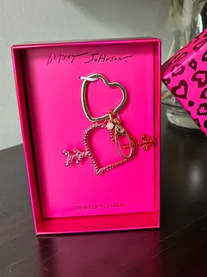 Betsey Johnson Hot Pink Heart Arrow Key & Card Holder Charm with Gold Accents thumbnail 2