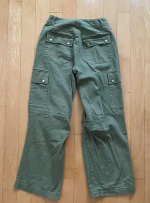 Princess Polly fallout midi cargos in olive green thumbnail 4