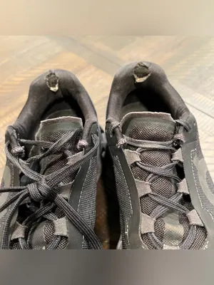 On cloud women running shoes in black 8.5 thumbnail 9
