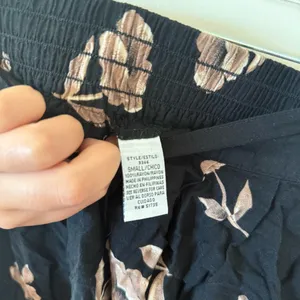 Sag Harbor Black and Tan Floral Maxi Skirt thumbnail 2