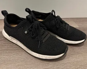 UGG Tay Sneaker BLACK Mesh Knit Comfortable Lace-Up Size 6.5 thumbnail 1