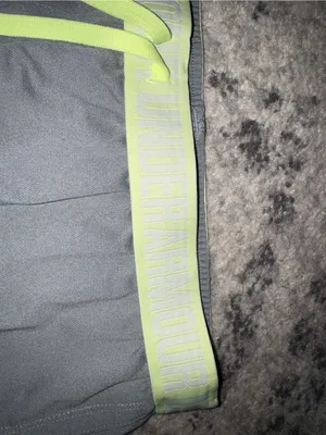 Under Armour HeatGear Shorts Womens Medium Loose Gray Neon Green Running Workout thumbnail 4