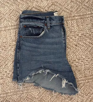 Abercrombie High-Rise 4" Mom Shorts thumbnail 3