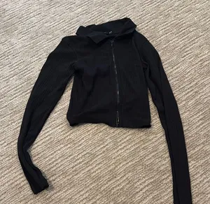 PrettyLittleThing Black Ribbed Zip-Up Top thumbnail 1