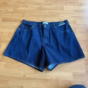 Abercrombie & Fitch Curve Love High Rise Loose Short Size 34 thumbnail 4