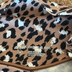 Aerie Chill Play Move‎ Leopard Cheetah Print Crossover V-Waist Leggings Brown Sm thumbnail 4