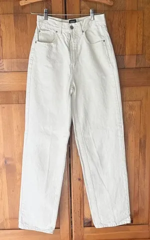 BDG White High-Waisted Jeans. Size 25. Baggy. Cream. thumbnail 1