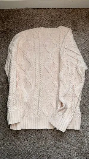 Boutique White crewneck cable knit sweater thumbnail 6