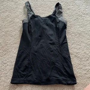 Lululemon back‎ and gray tank top size 4 thumbnail 5