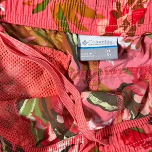 Columbia Women's XL Bogata Bay Stretch Printed Shorts Pink Tropical Floral 5" thumbnail 3