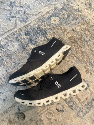 On Cloud Shoes thumbnail 3