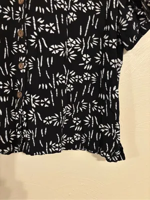 Orvis Women’s Large Black White Batik Print Rayon Button Front Shirt thumbnail 6