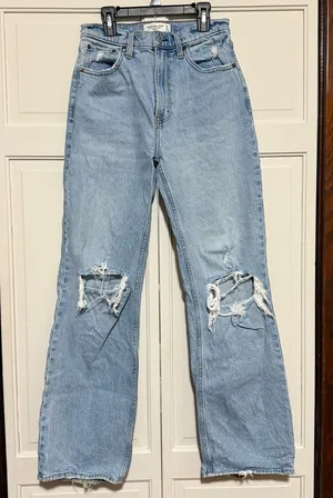 Abercrombie & Fitch The 90’s Relaxed high rise light wash jean size 4 regular thumbnail 1