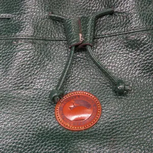 1980s Vintage Dooney & Bourke Forrest Green Leather Drawstring Crossbody Bag thumbnail 4