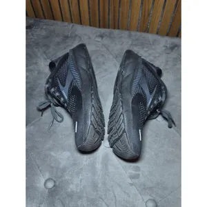 Brooks Women's Black and Grey Trainers thumbnail 7