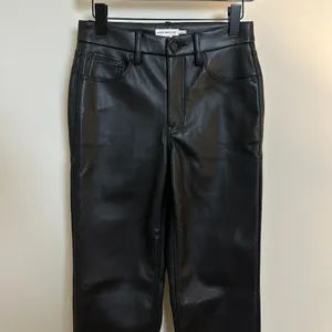 GOOD AMERICAN Faux Leather Good Icon Jeans in Black001 Size US 27 thumbnail 5