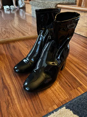 Forever 21 Shiny ankle boots thumbnail 1