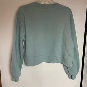 Universal Threads- Women’s Light Teal Crewneck Size M thumbnail 2