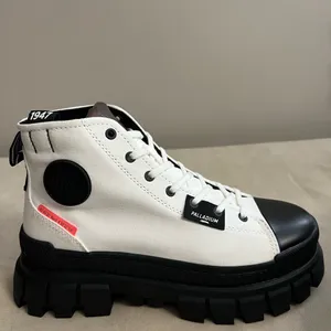 🔥 Palladium Revolt Hi TX Women’s Star White Platform Boots – NWT 🔥 Size 9 thumbnail 5