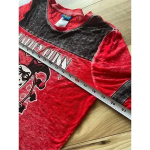 Batman Harley Quinn Women’s Red Black Long Sleeve Shirt Sz M thumbnail 4