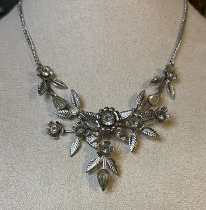 Elegant Silver Toned Floral Necklace thumbnail 1