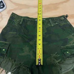 Free People We‎ The Free Commander Cutoff Denim Camo Shorts Military Green Cargo thumbnail 10